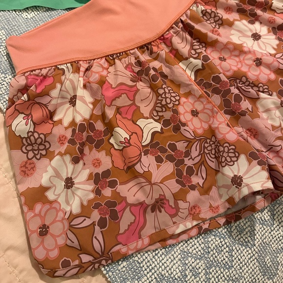 LOT of 2 Women’s LABJOY Green and AERIE Floral Athletic Shorts Sz L - Picture 2 of 13
